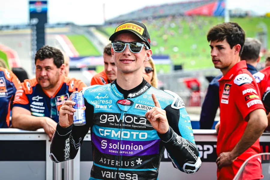 David Alonso Locks Pole Position in Moto3 Qualifying